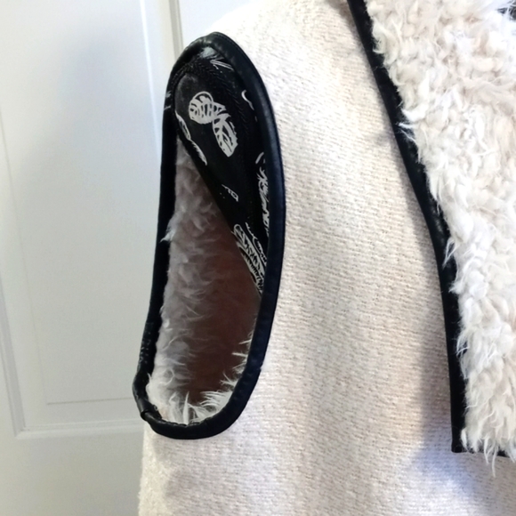 🌫Live A Little🌫 - Faux Fur Shearling Cardigan Vest - Picture 9 of 14